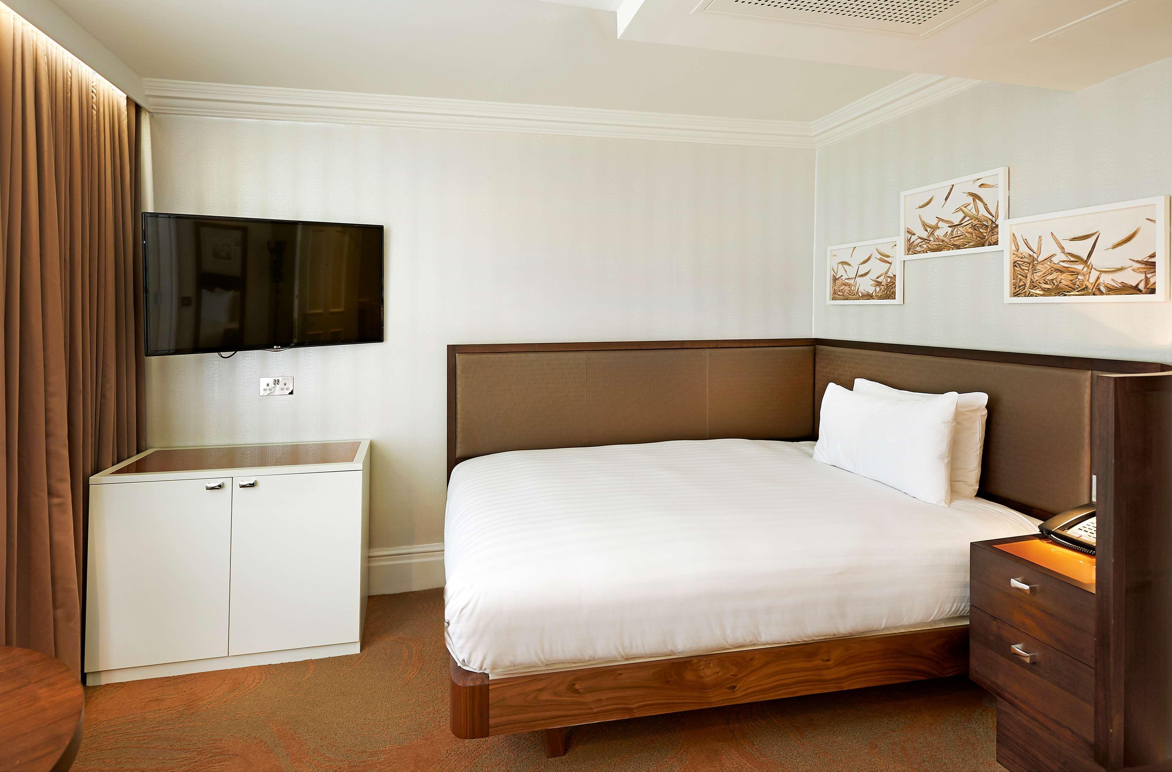 Hilton London Hyde Park Hotel Exterior photo
