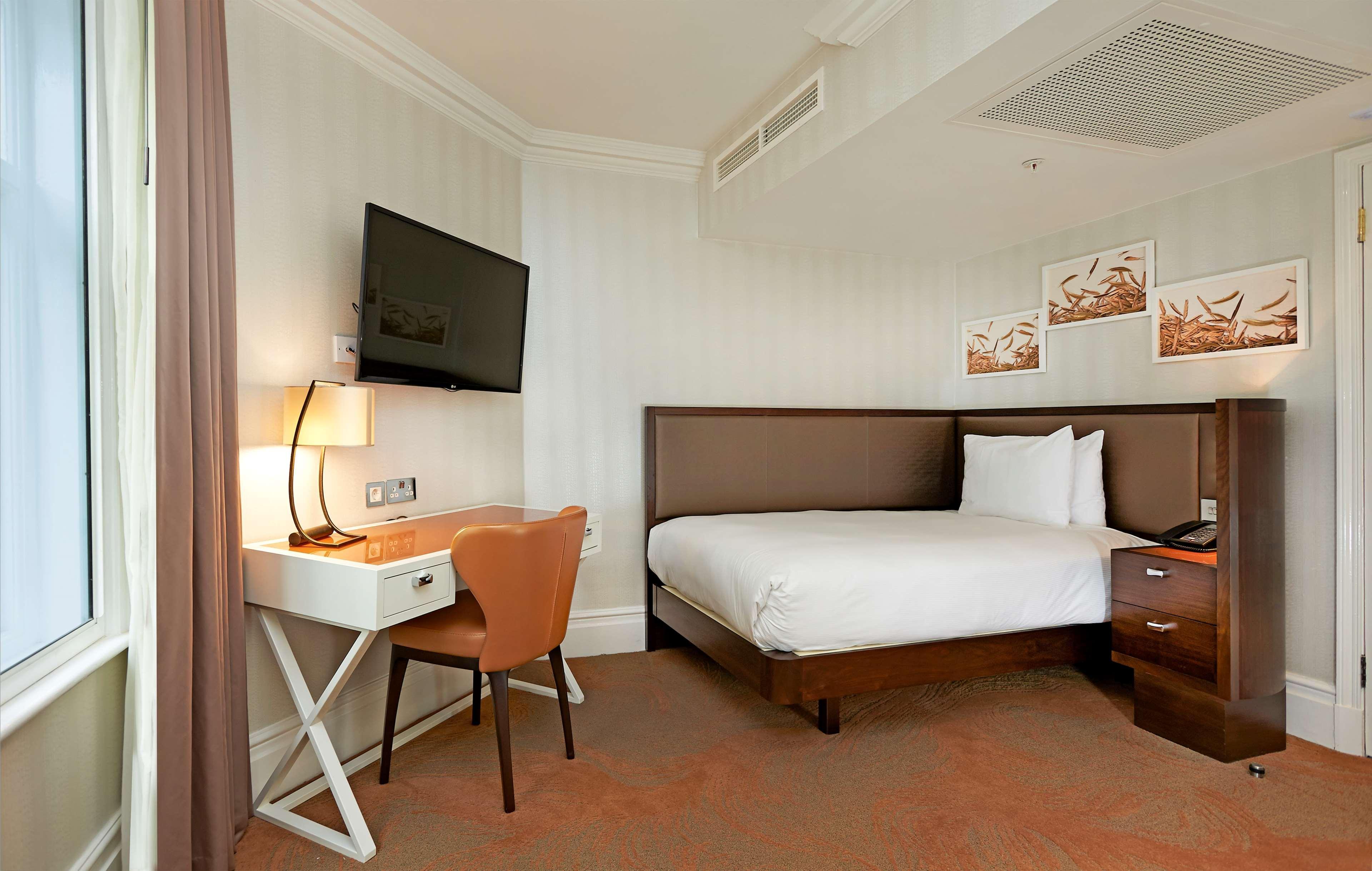 Hilton London Hyde Park Hotel Exterior photo